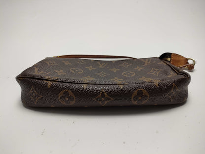 LOUIS VUITTON Monogram Accessoires Pouch