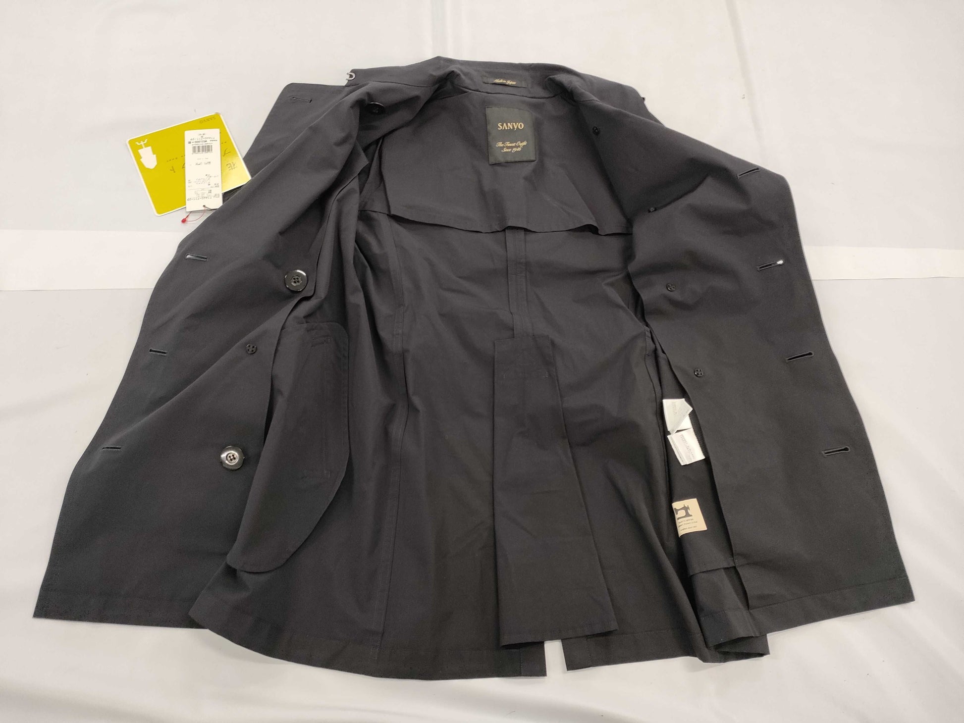Sanyo trench coat with tags