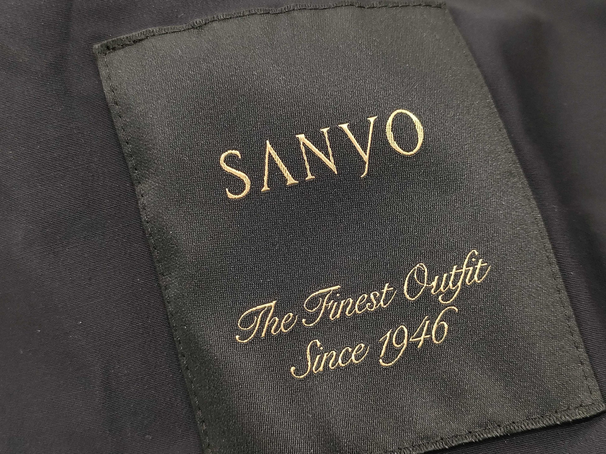 Sanyo trench coat with tags