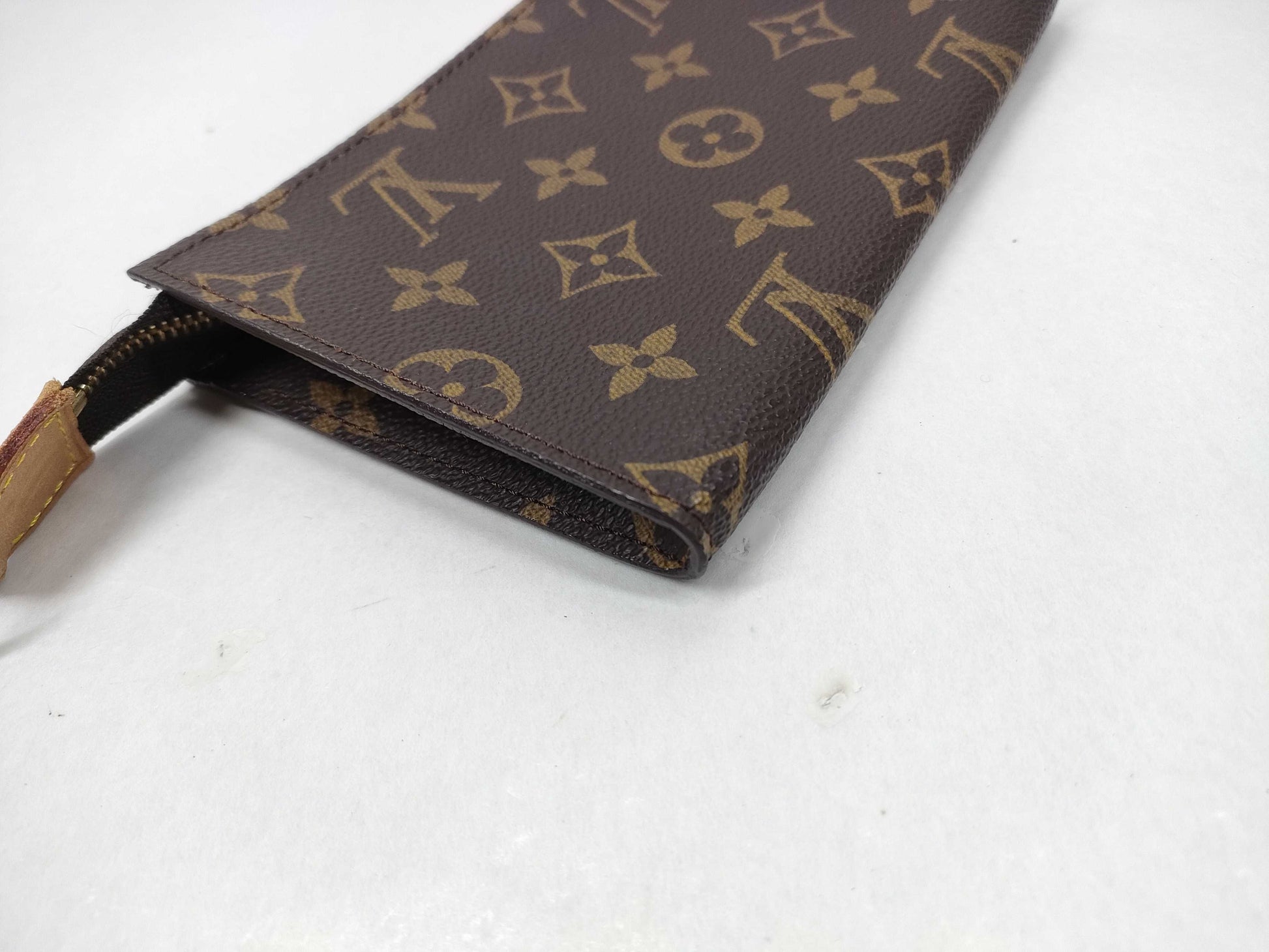 LOUIS VUITTON Monogram Bucket Pouch Pouch