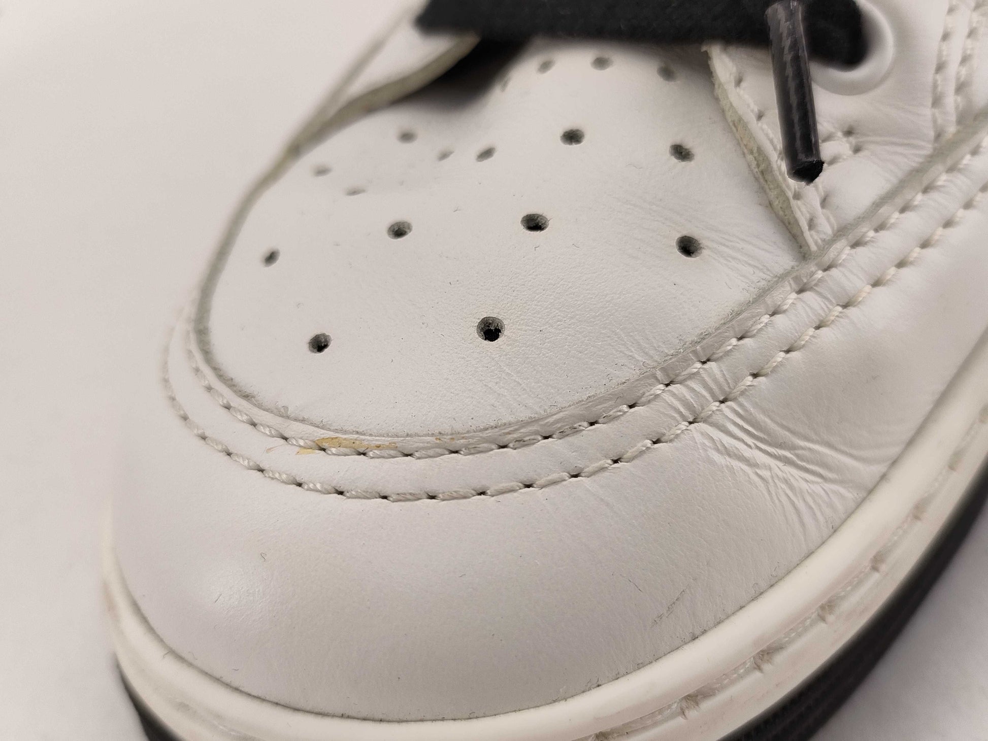CHANEL G35934 Black/White Sneakers
