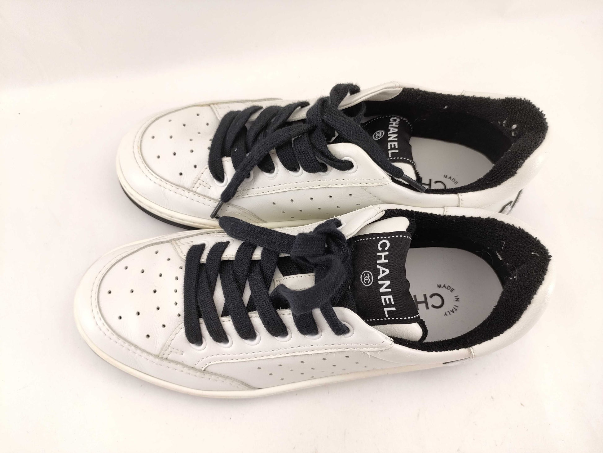 CHANEL G35934 Black/White Sneakers