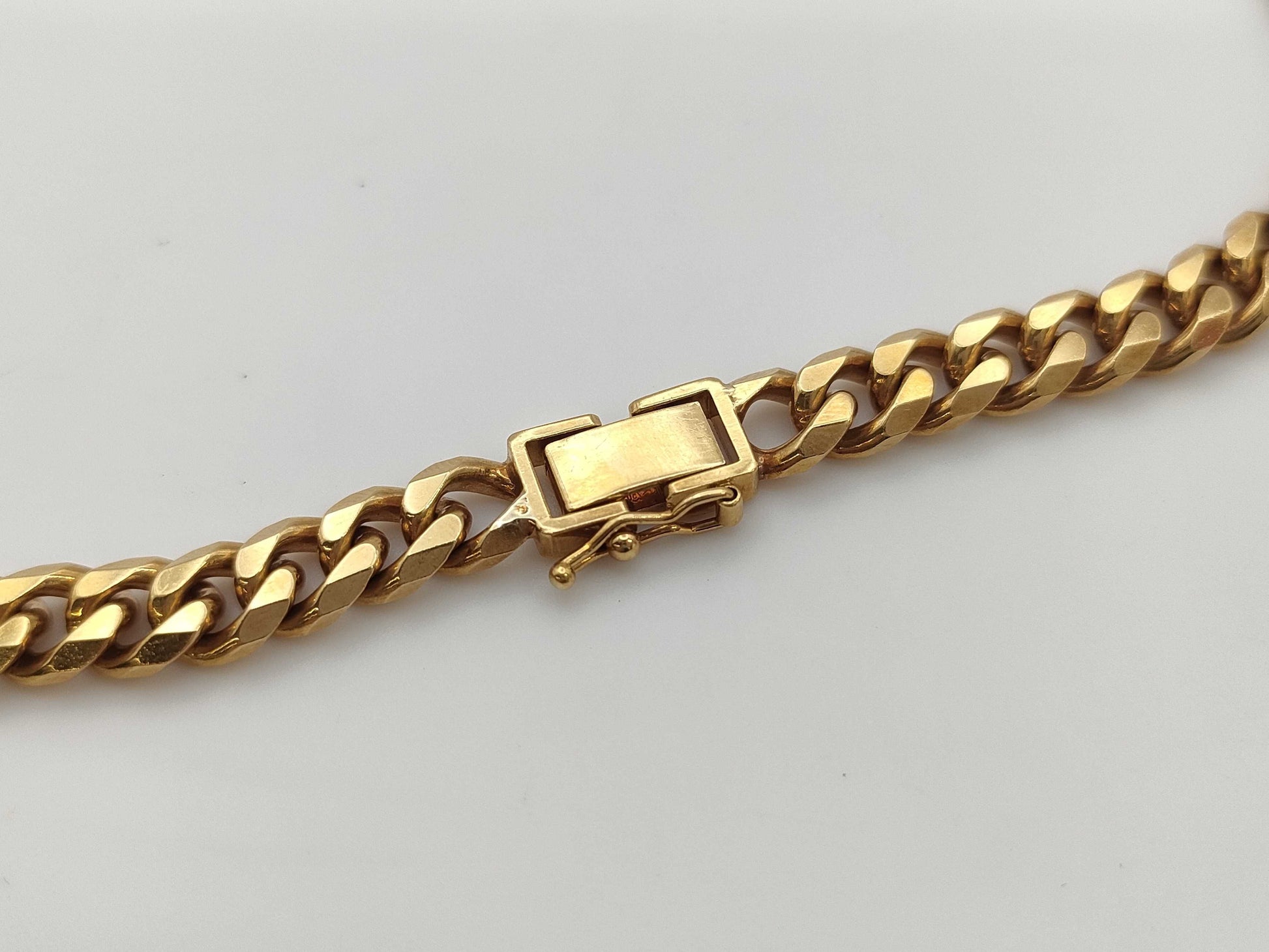 8-sided single-ring 18K gold necklace, 80.1g 
