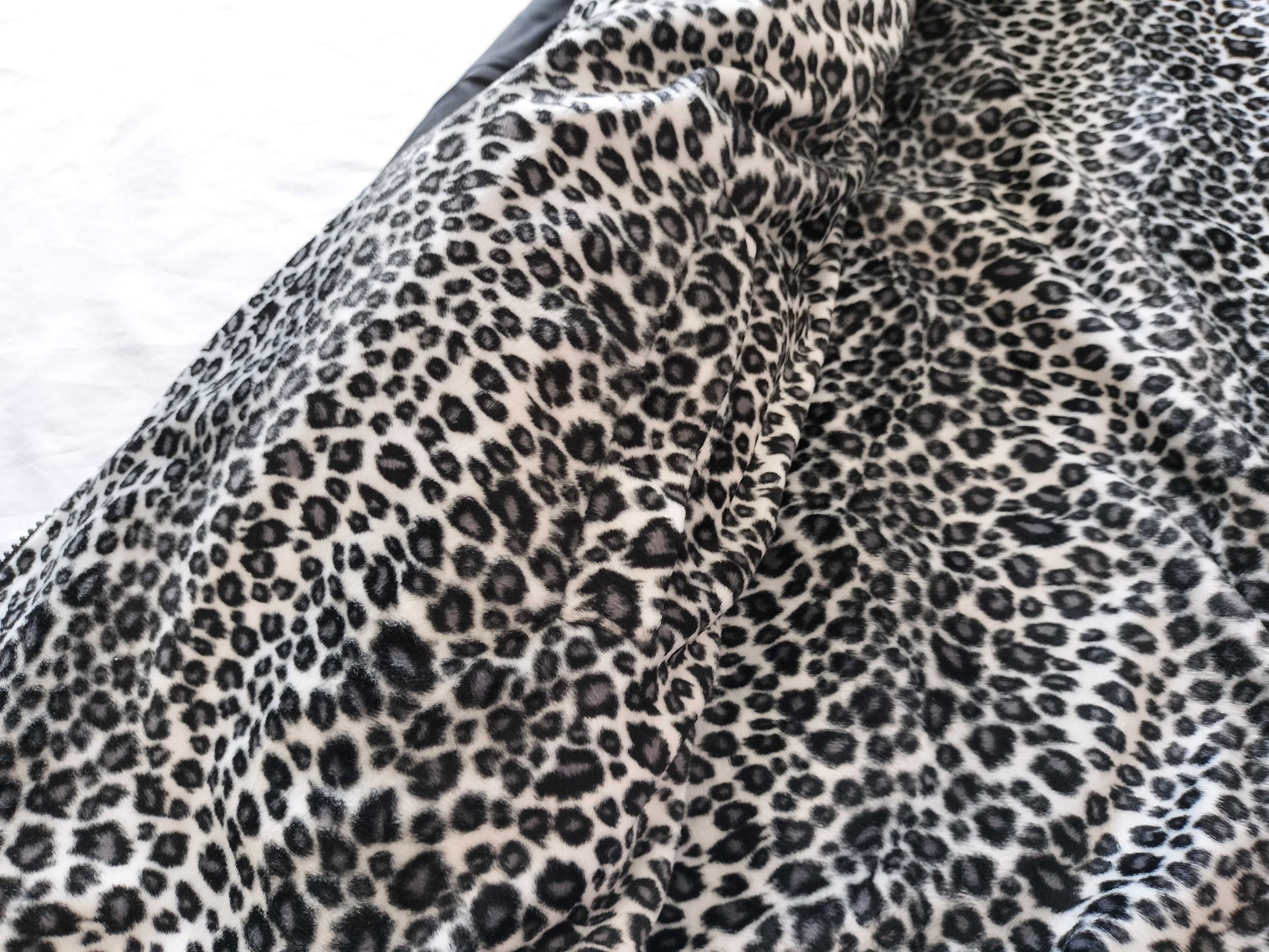 (10462_0256)▼FENDI Reversible Nylon Jacket Black x Leopard White Jacket