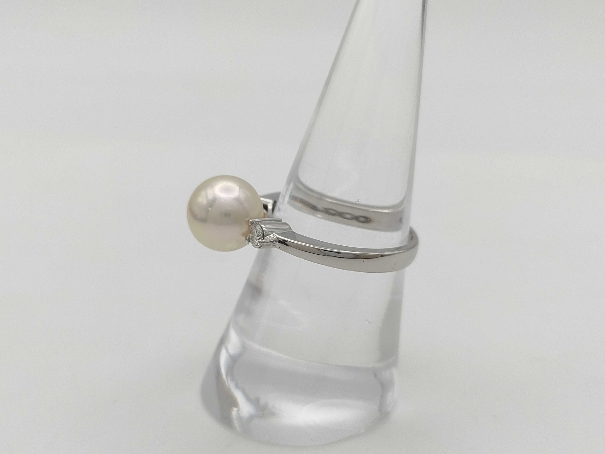 Pearl, diameter approximately 9.2mm, D0.22ct, Pt900, 5.7g, Ring 