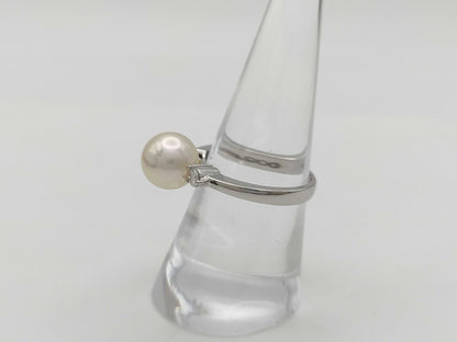Pearl, diameter approximately 9.2mm, D0.22ct, Pt900, 5.7g, Ring 