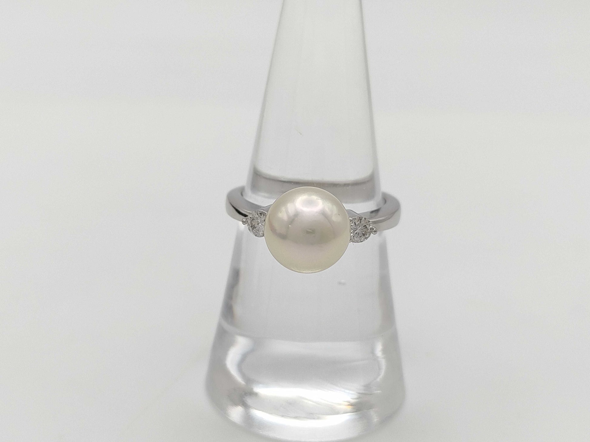 Pearl, diameter approximately 9.2mm, D0.22ct, Pt900, 5.7g, Ring 