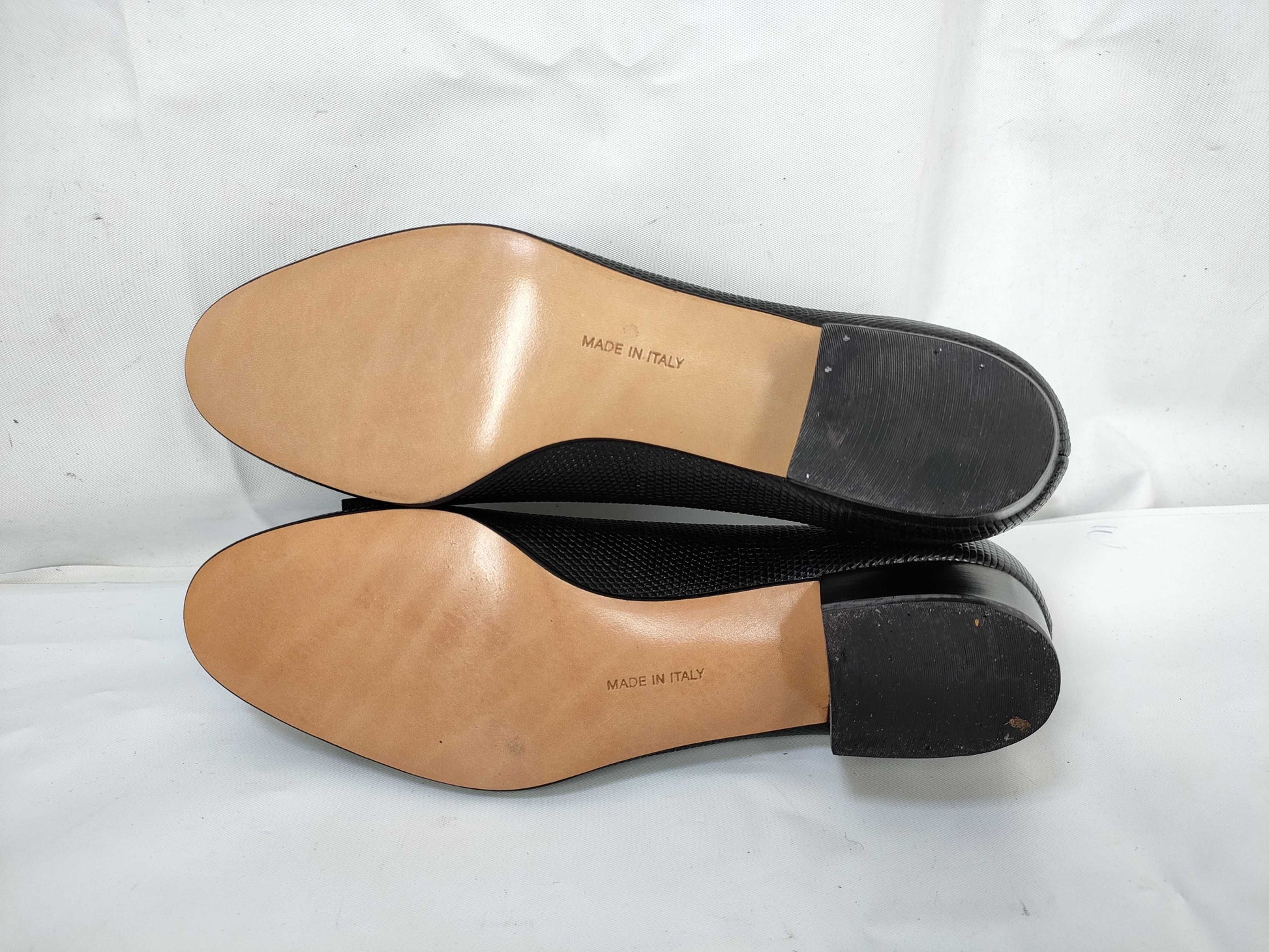 Salvatore Ferragamo Vara Navy Embossed Lizard Size 6 1/2 Pumps
