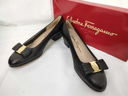 Salvatore Ferragamo Vara Navy Embossed Lizard Size 6 1/2 Pumps