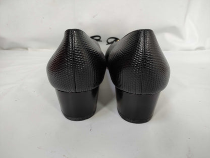 Salvatore Ferragamo Vara Navy Embossed Lizard Size 6 1/2 Pumps