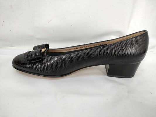Salvatore Ferragamo Vara Navy Embossed Lizard Size 6 1/2 Pumps