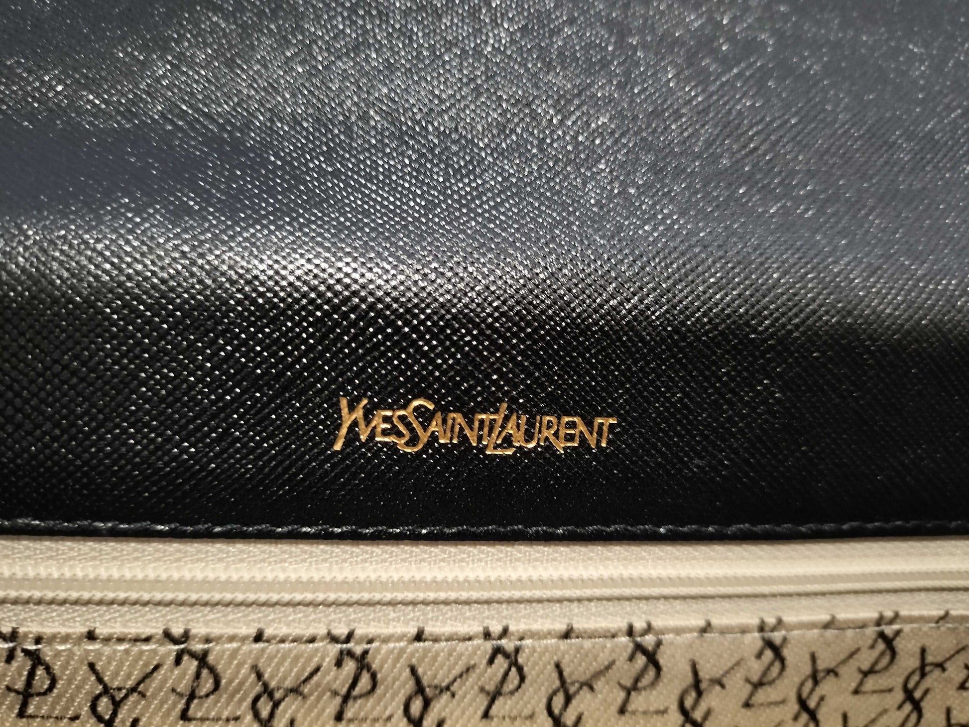 Yves Saint Laurent Clutch Bag/Leather Second Bag