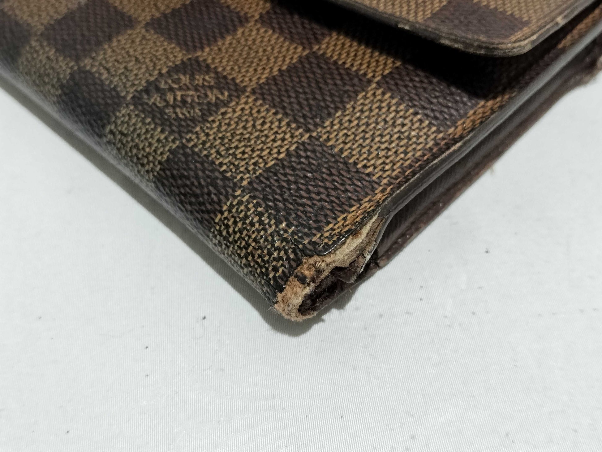 LOUIS VUITTON Damier Portefeuille Sarah Wallet