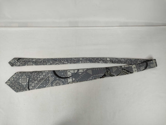 HERMES *2 / CHANEL *1 / GUCCI *2 Ties *5 Ties with broken tip and no fraying