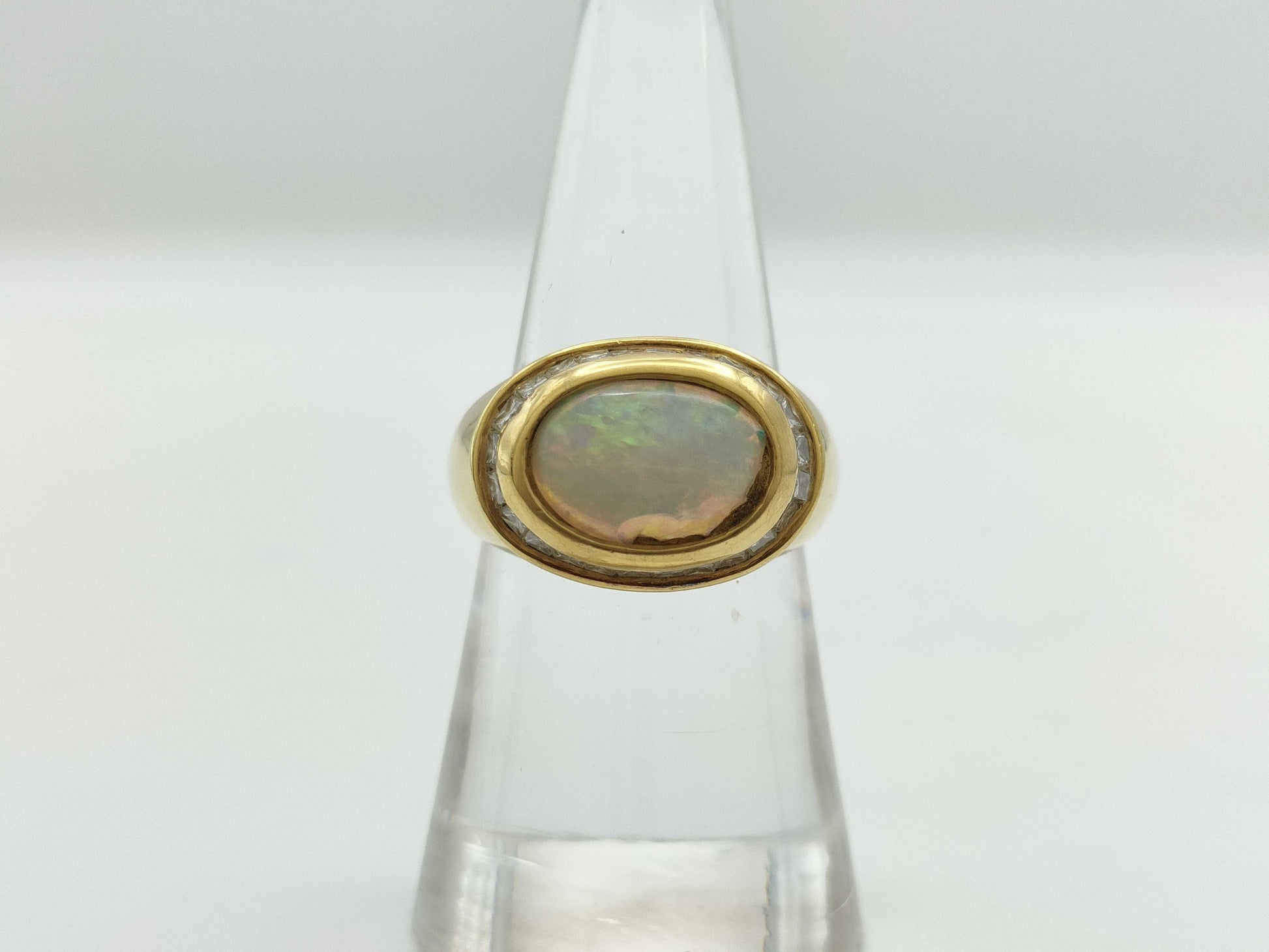 Opal and Diamond 18K 9.7g Ring 