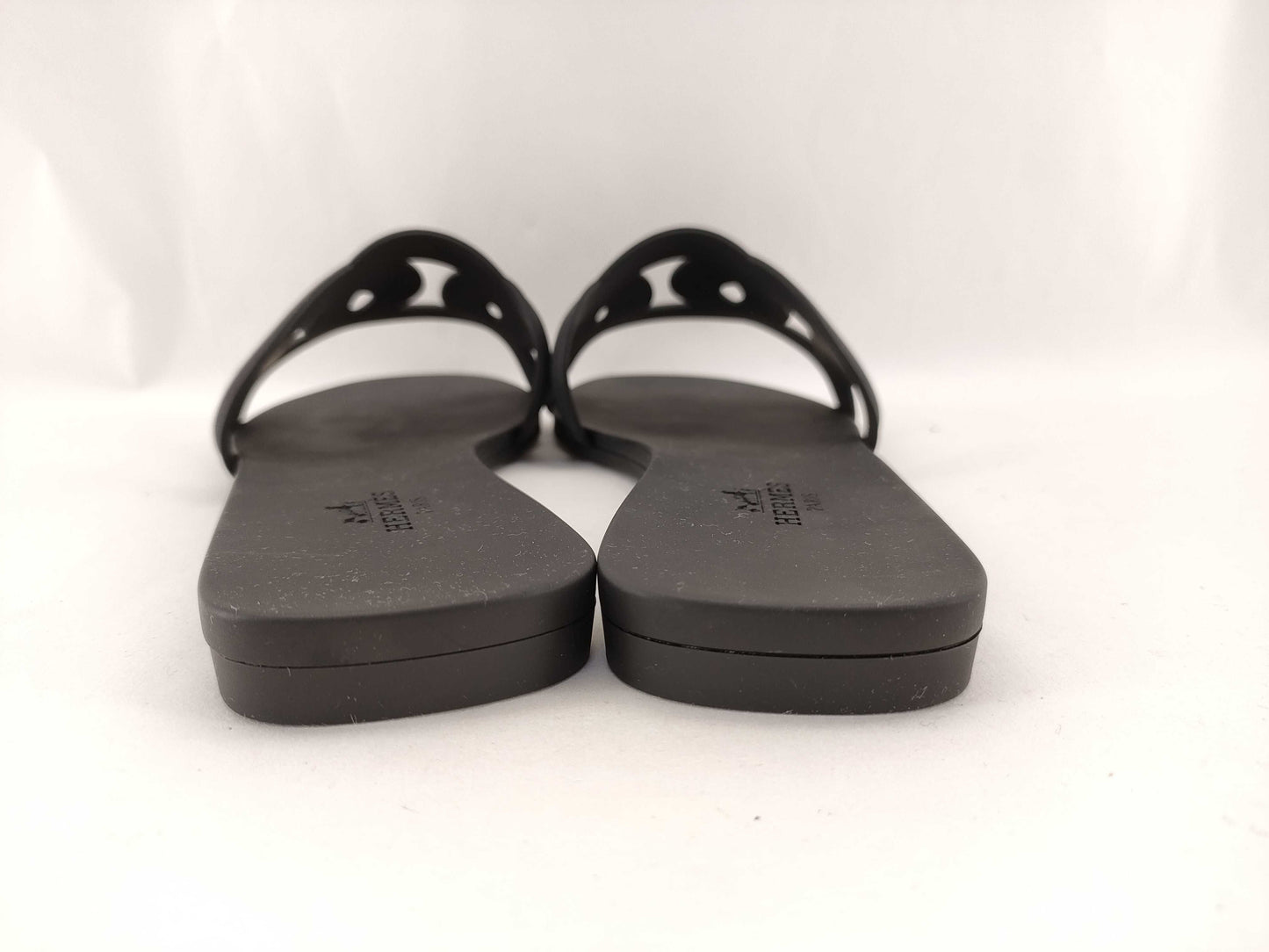HERMES Aloha Chaine d'Ancre Black Sandals