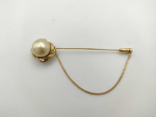 South Sea pearl brooch, approximately 12.9mm diameter, diamond, 18K gold, 8.2g 