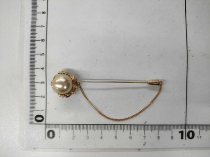 South Sea pearl brooch, approximately 12.9mm diameter, diamond, 18K gold, 8.2g 