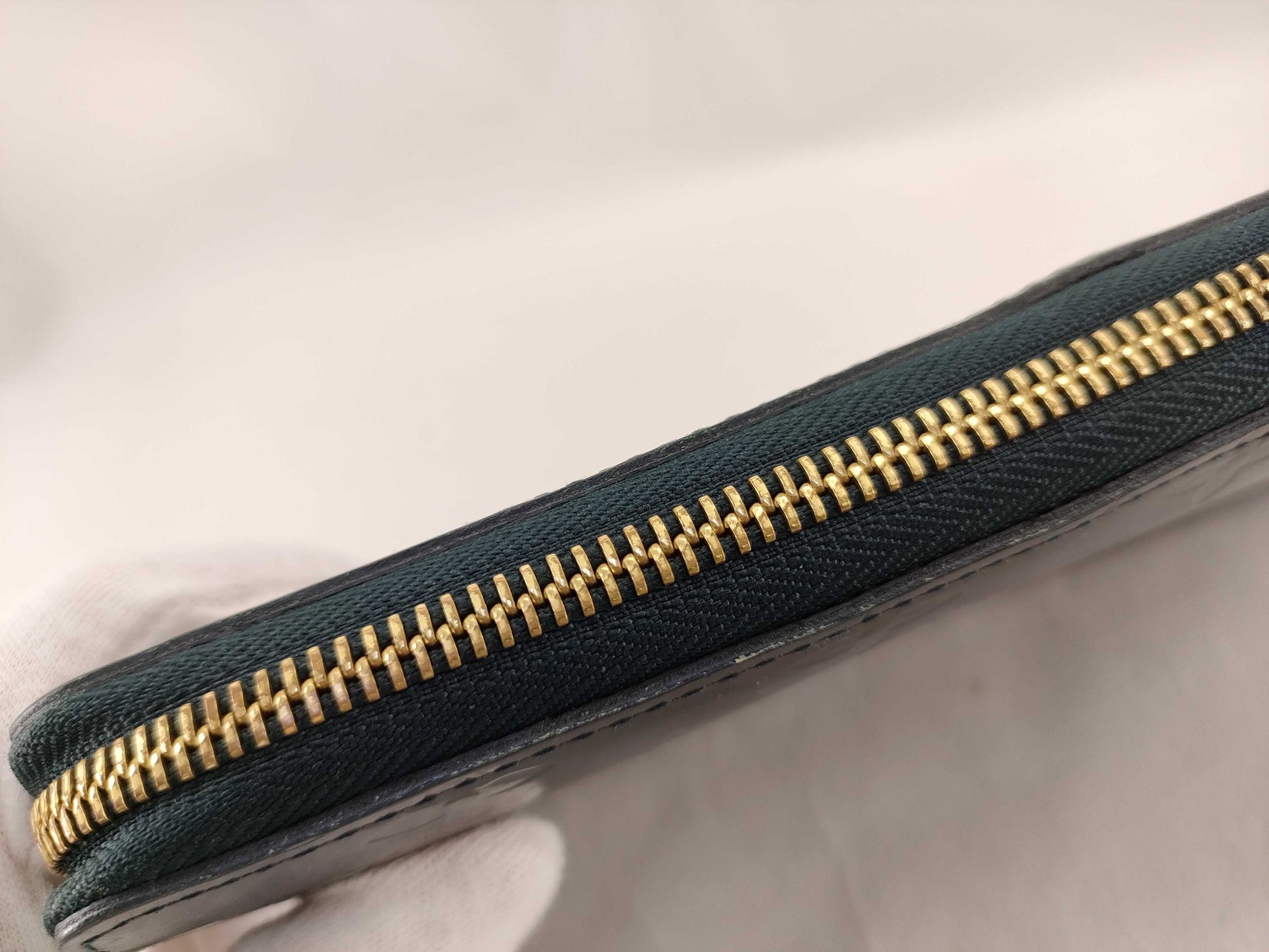 LOUIS VUITTON Vernis Zippy Wallet