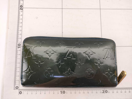 LOUIS VUITTON Vernis Zippy Wallet