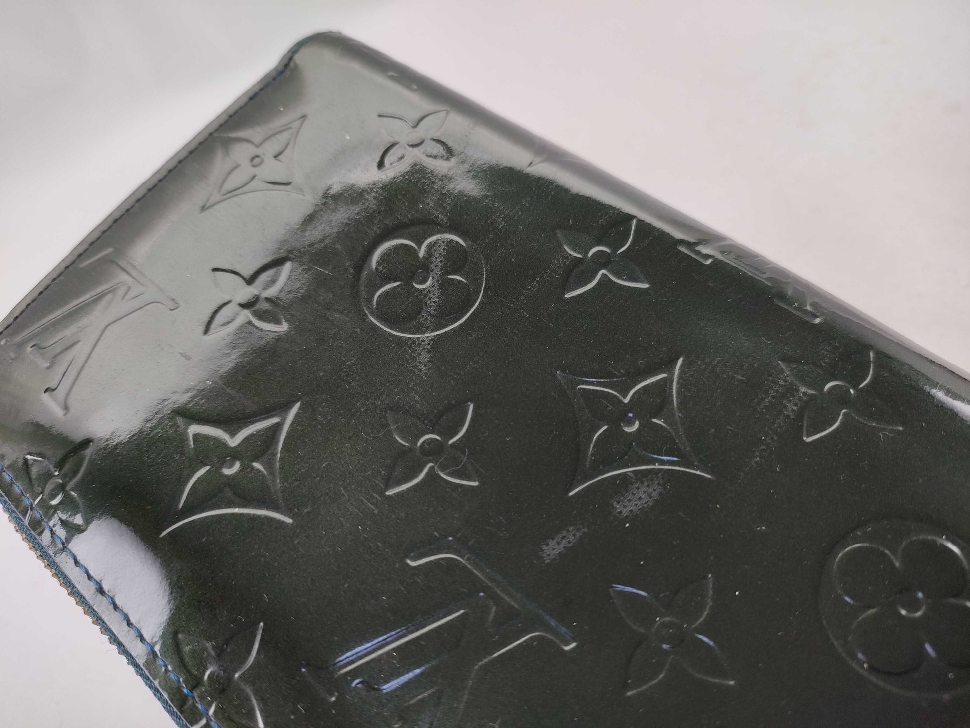 LOUIS VUITTON Vernis Zippy Wallet