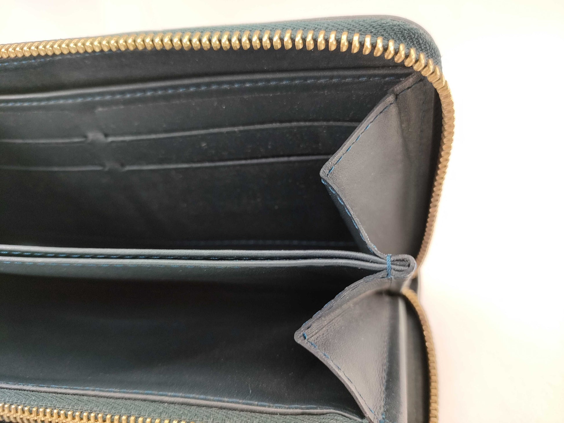 LOUIS VUITTON Vernis Zippy Wallet