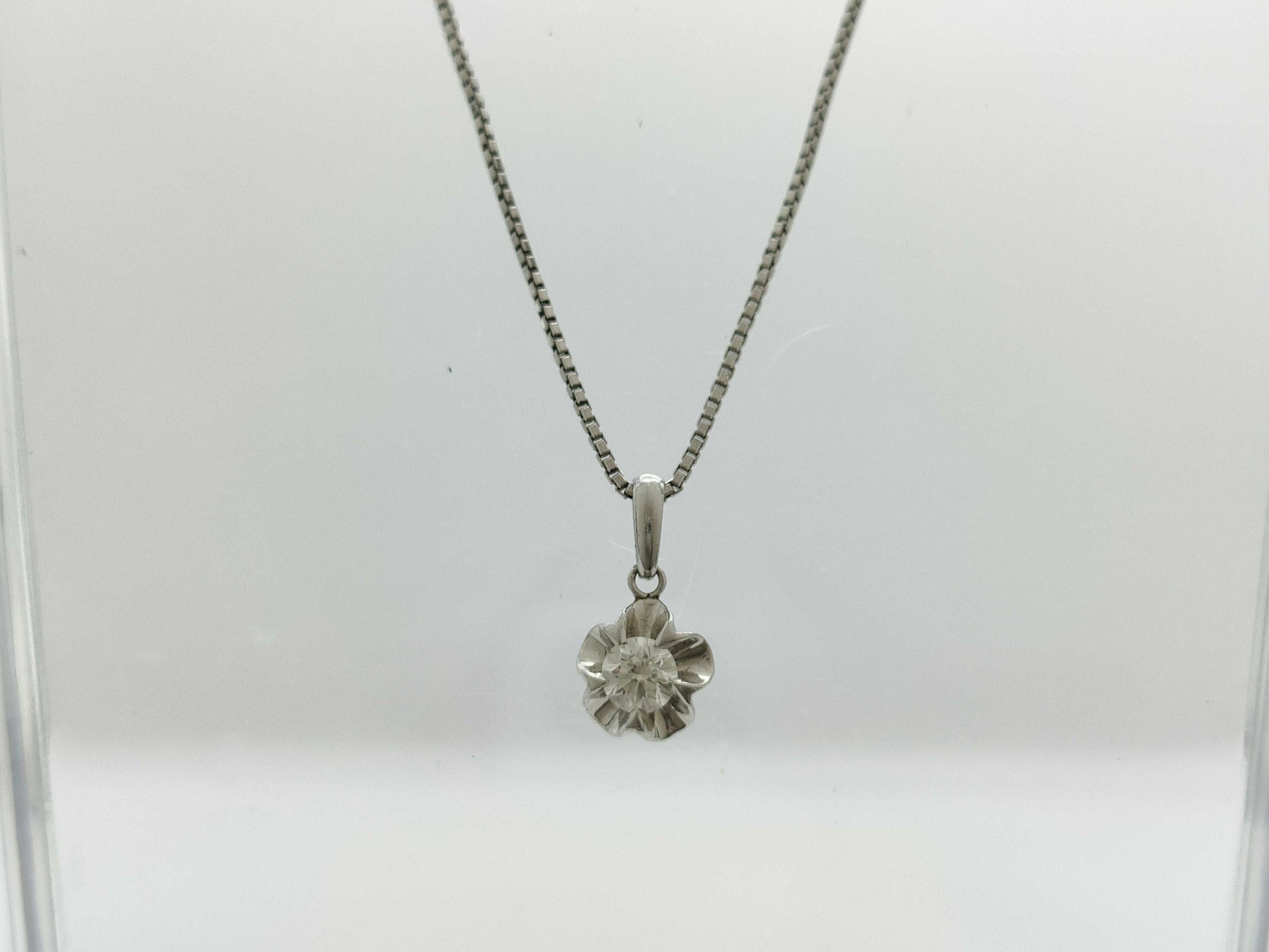 D0.3525ct PT850 5.5g Necklace 