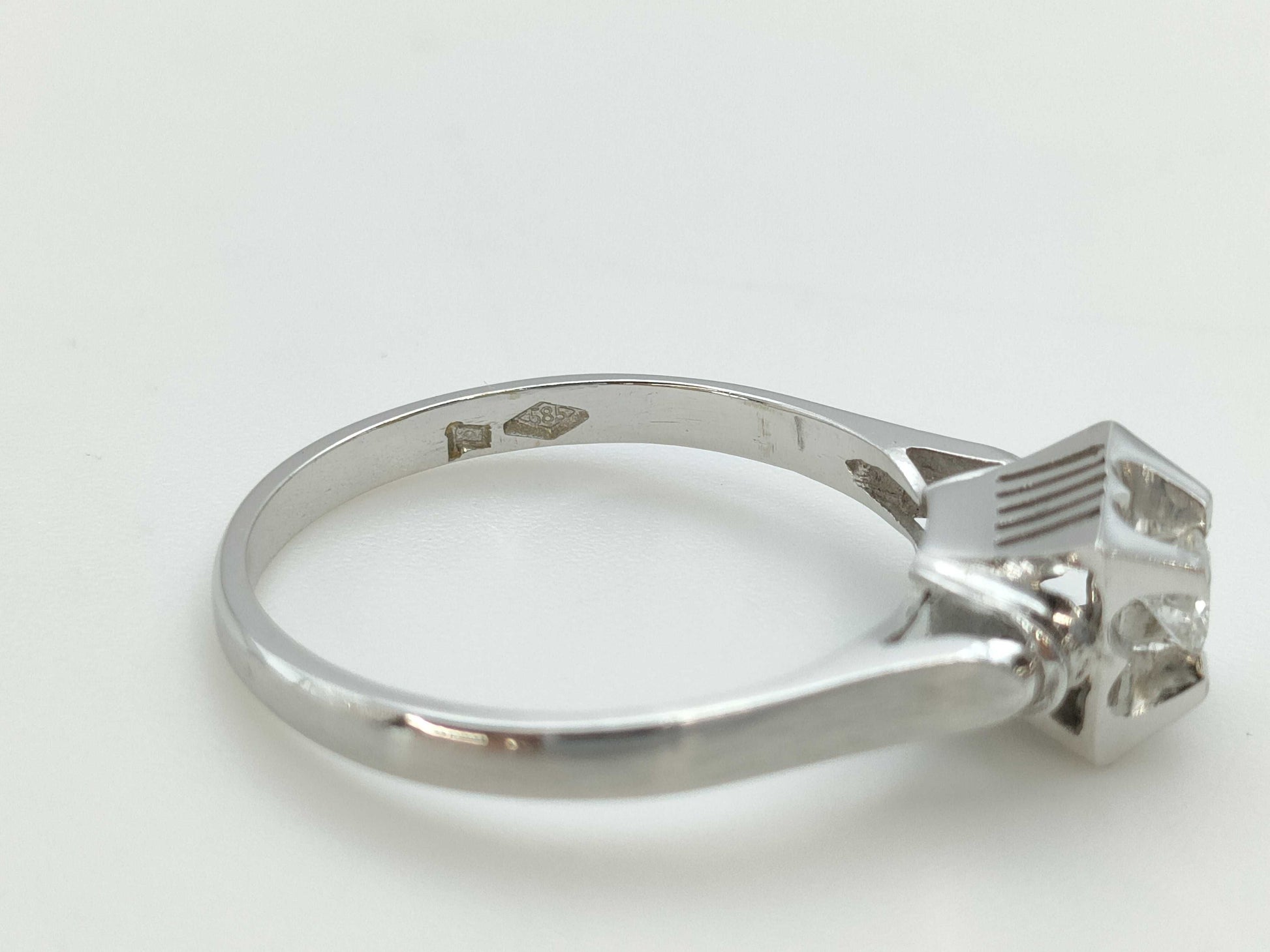 D0.15ct 585 2.4g Ring 