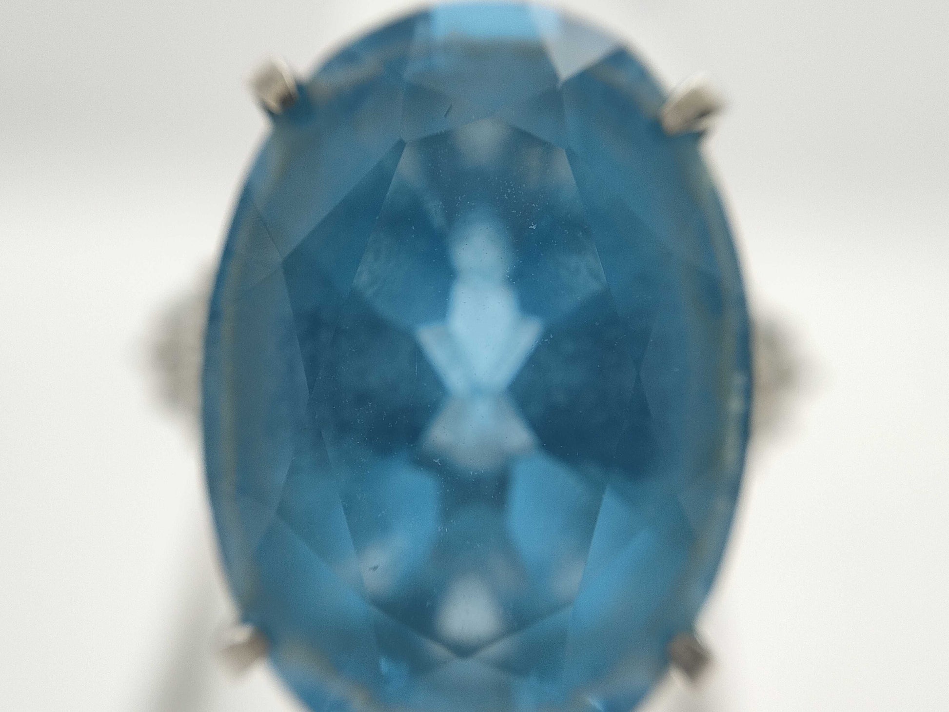Blue Topaz 13.66ct D0.40ct PT900 12.2g Ring 