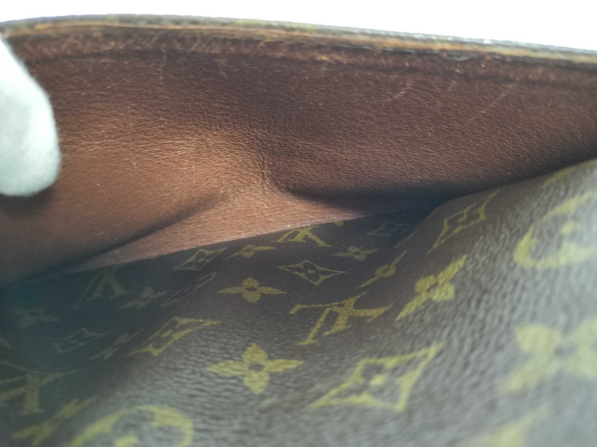LOUIS VUITTON Monogram Migratour Shoulder Bag