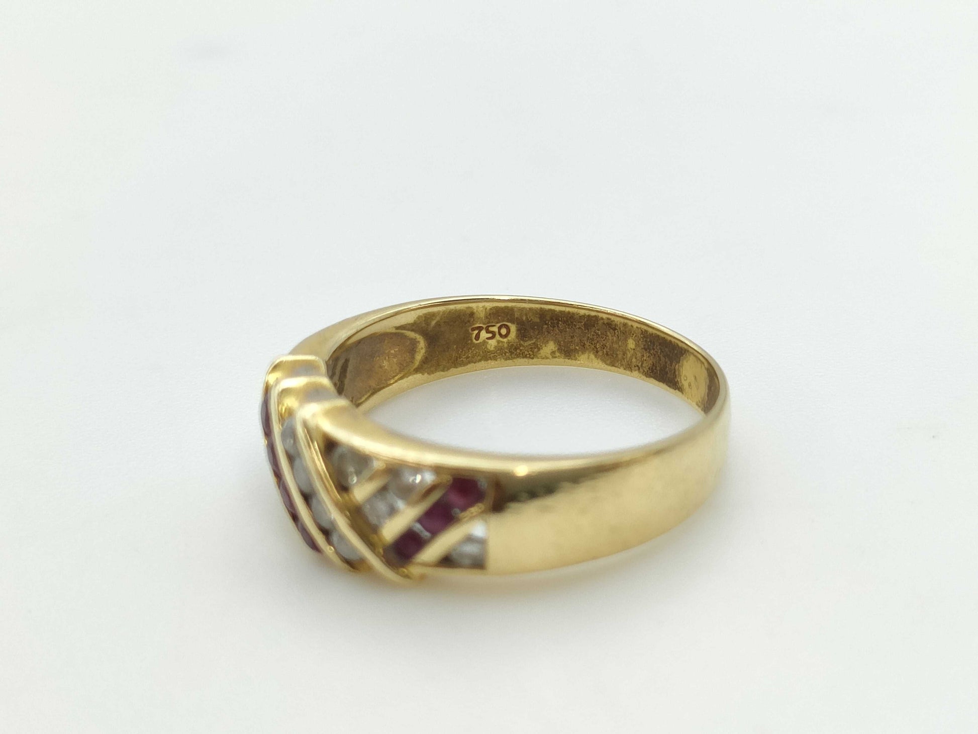 Ruby and Diamond 750 3.4g Ring 
