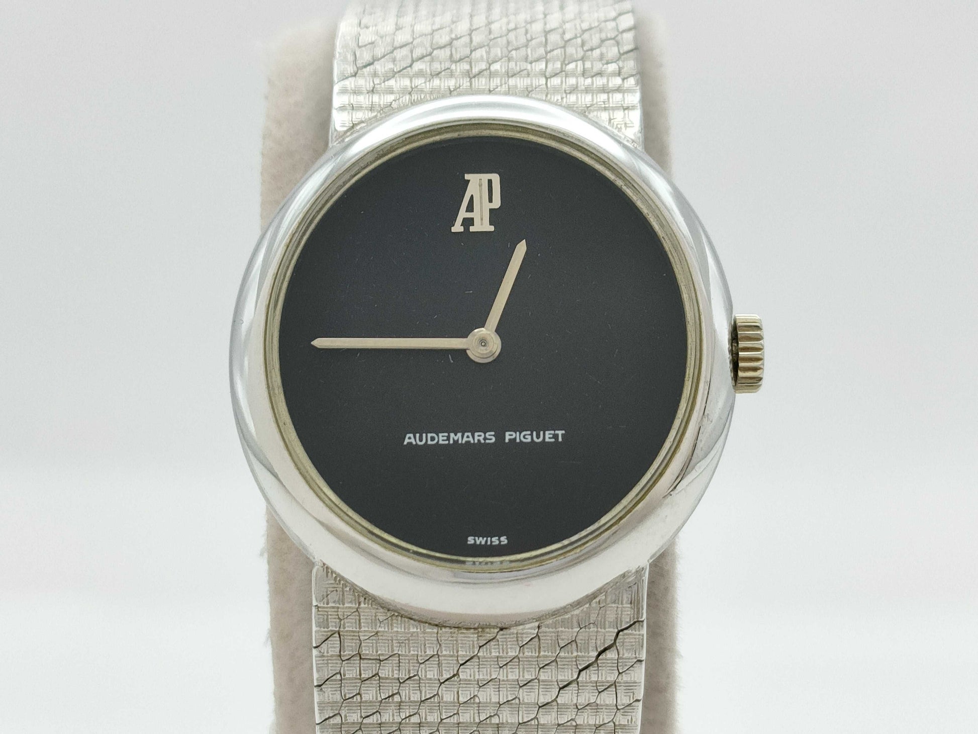 AUDEMARS PIGUET B1139 Manual Winding 18K Gold Black Dial Women's Watch