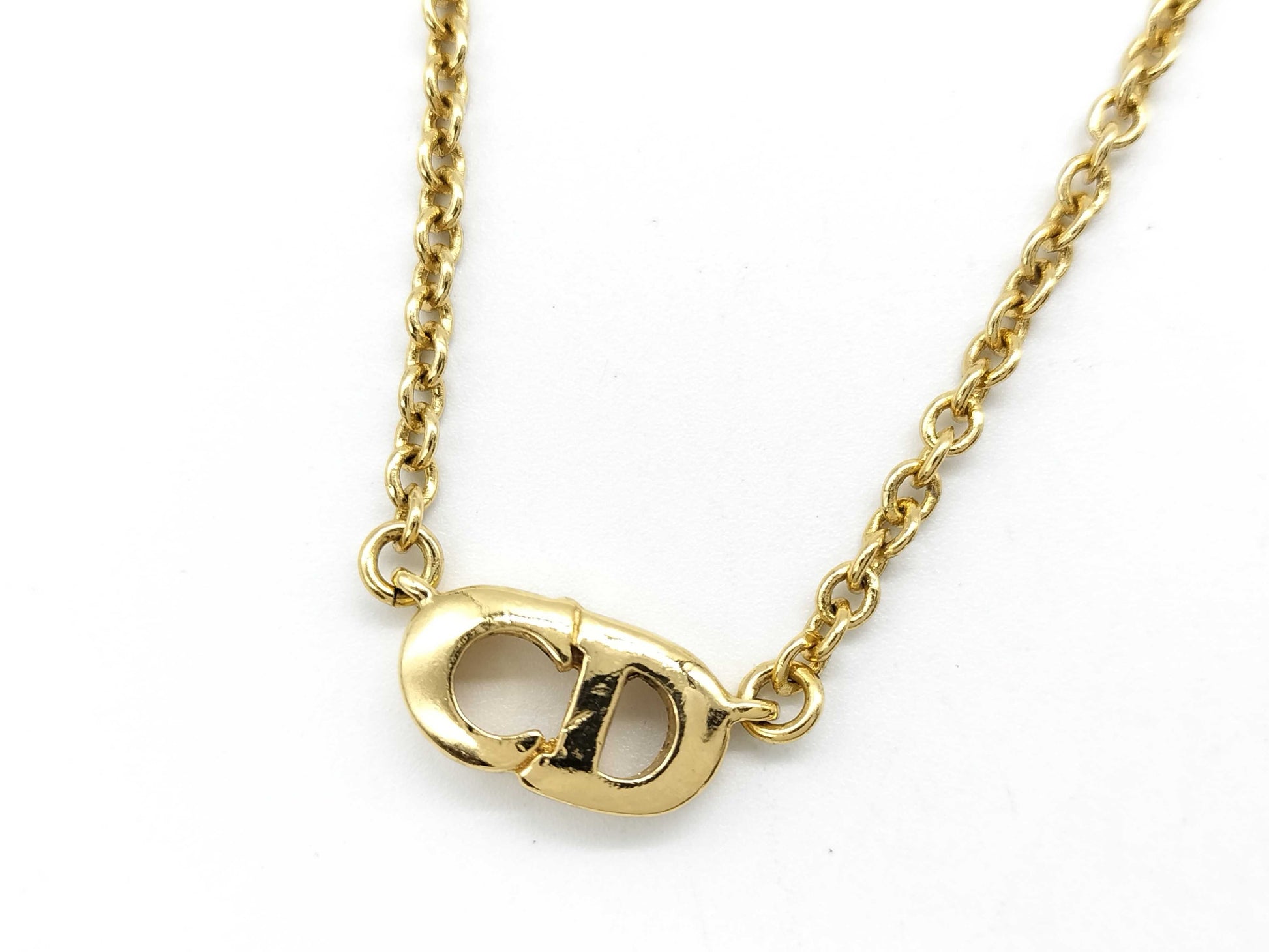 Dior logo necklace necklace