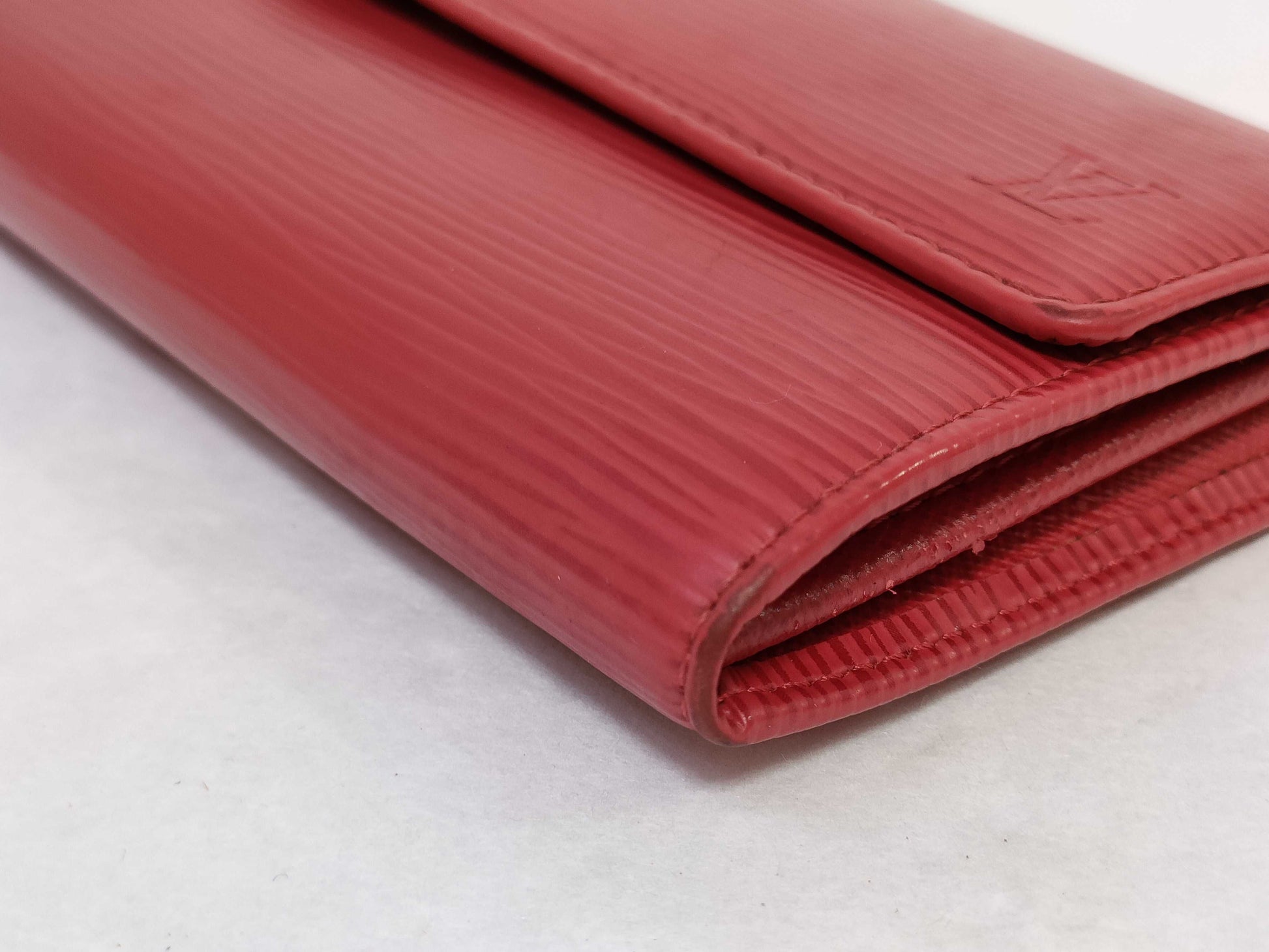 LOUIS VUITTON Epi Portefeuille Sarah Long Wallet Red