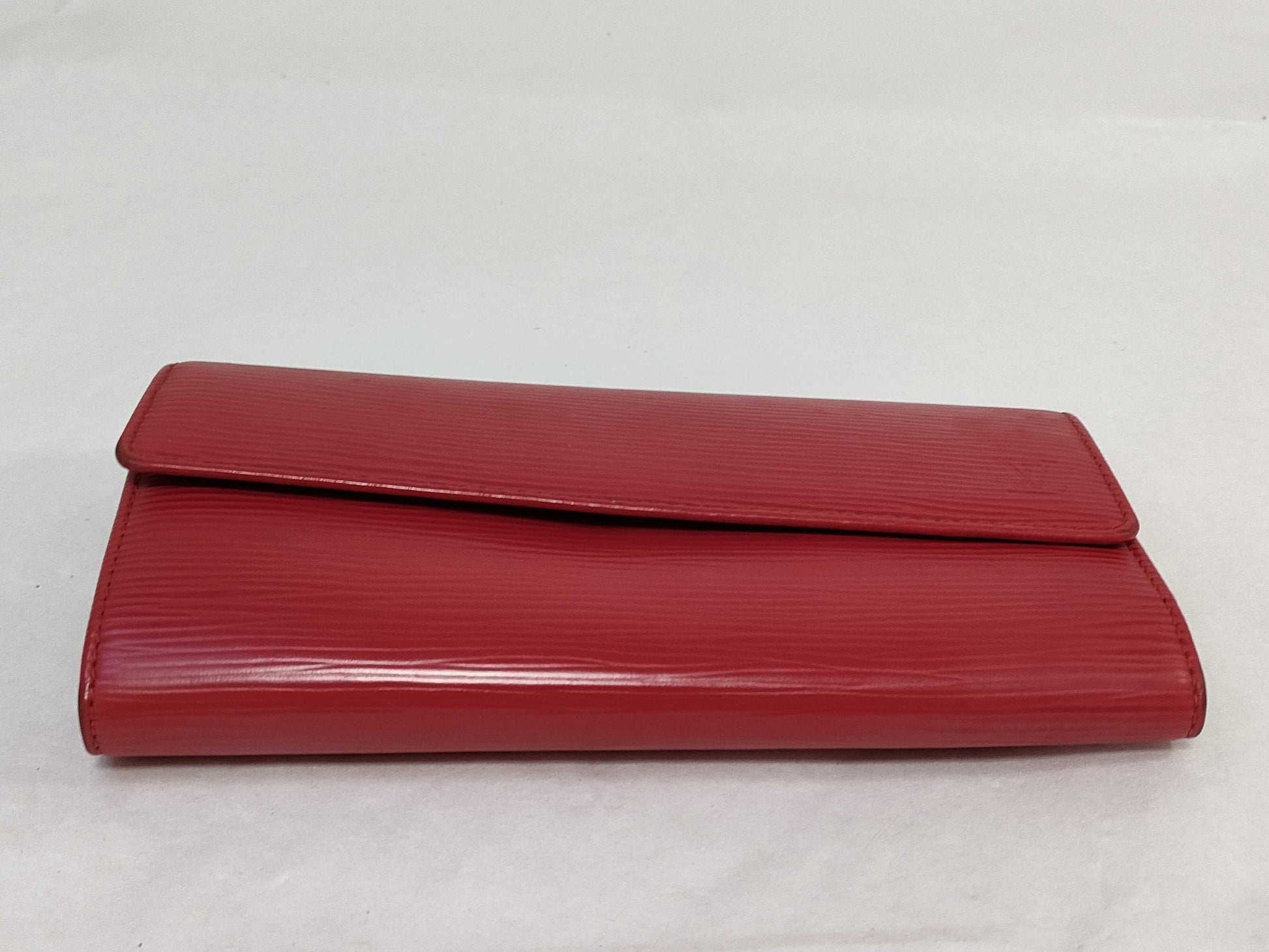 LOUIS VUITTON Epi Portefeuille Sarah Long Wallet Red
