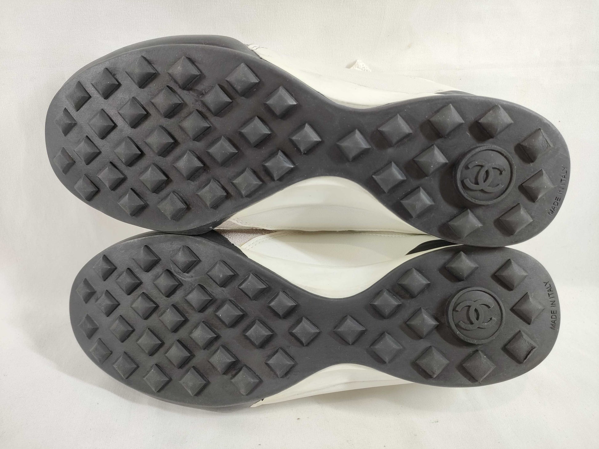 CHANEL Matelasse Matelasse Coco Sneakers