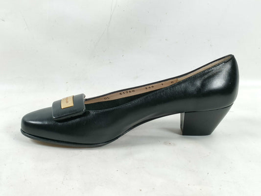 Salvatore Ferragamo logo pumps