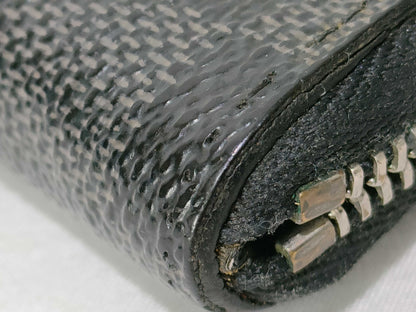 LOUIS VUITTON Damier Zippy Coin Purse with Zipper Closure