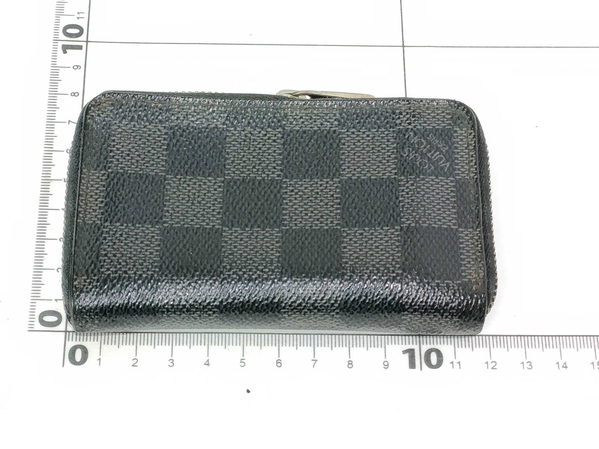 LOUIS VUITTON Damier Zippy Coin Purse with Zipper Closure