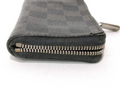 LOUIS VUITTON Damier Zippy Coin Purse with Zipper Closure