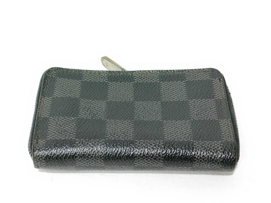 LOUIS VUITTON Damier Zippy Coin Purse with Zipper Closure