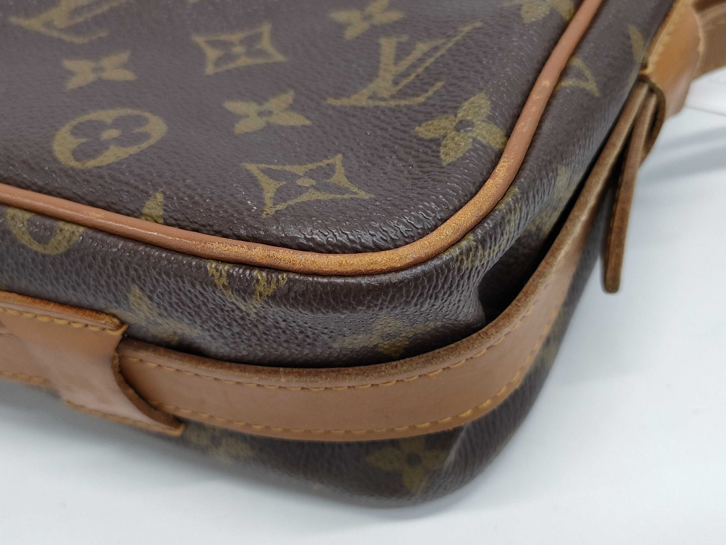 LOUIS VUITTON Monogram USA Licensed Square Shoulder Bag
