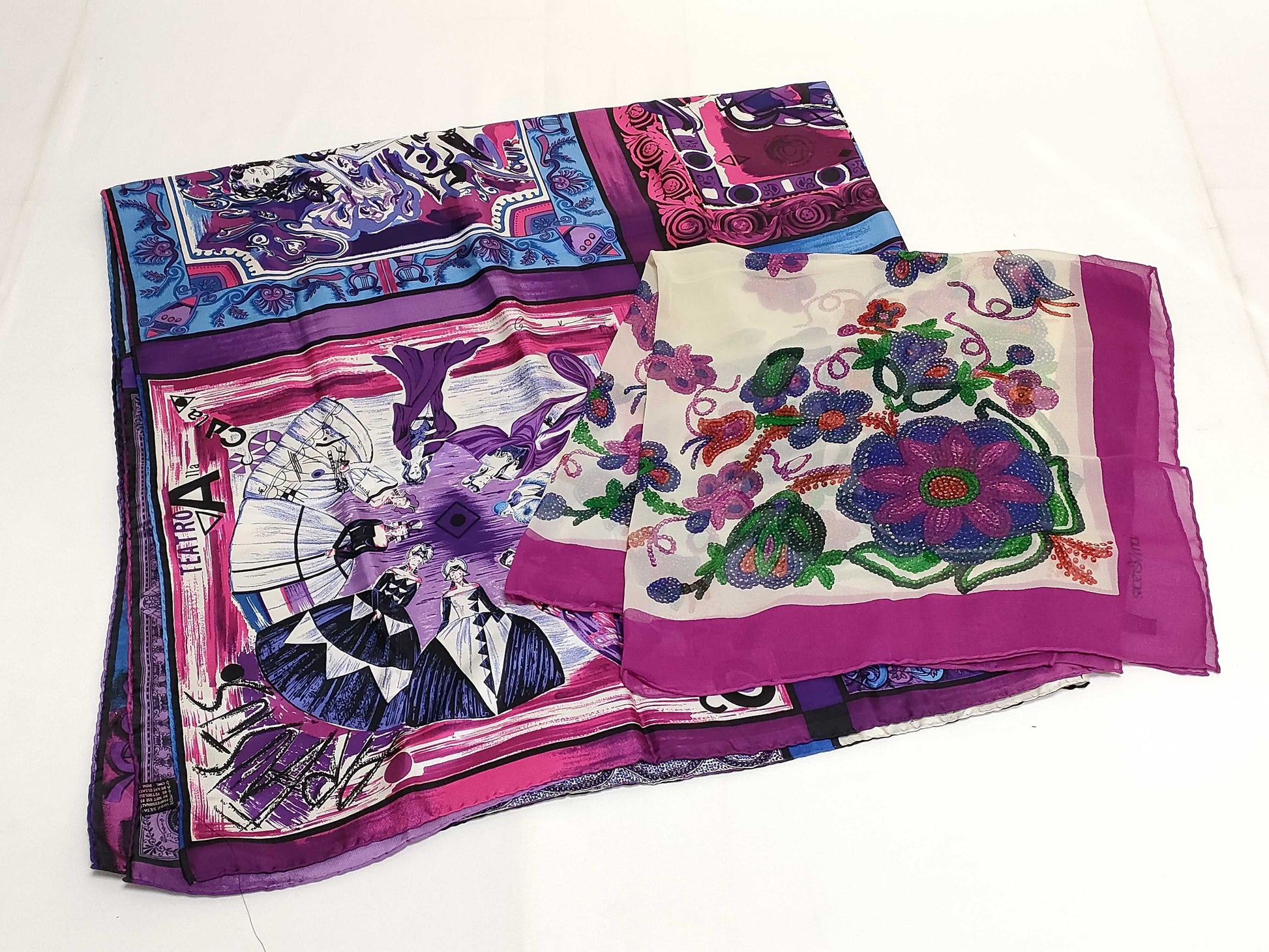 VERSACE Gianni Versace scarves and other accessories
