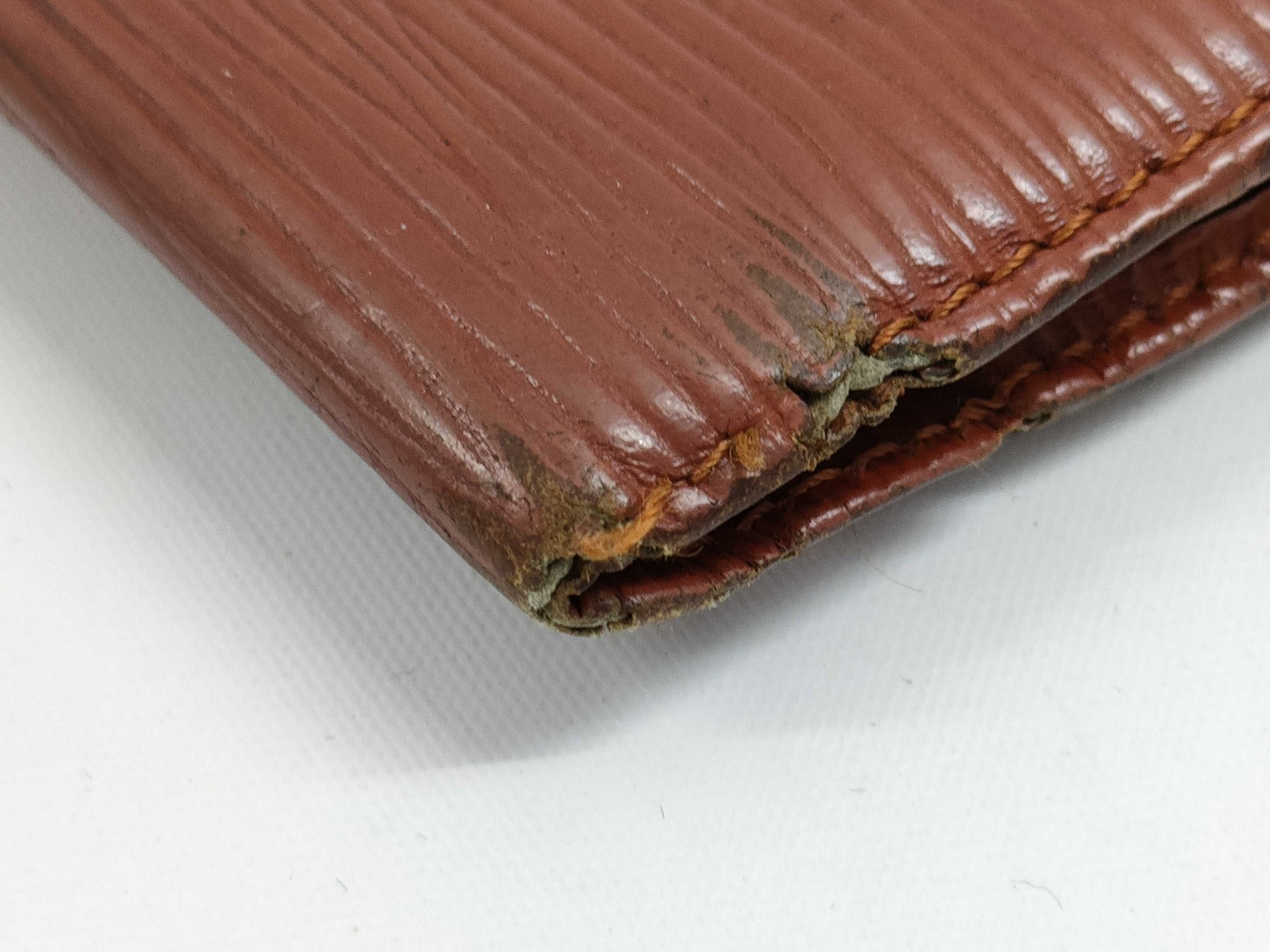 LOUIS VUITTON Epi Portefeuille Sarah Reddish Brown Wallet