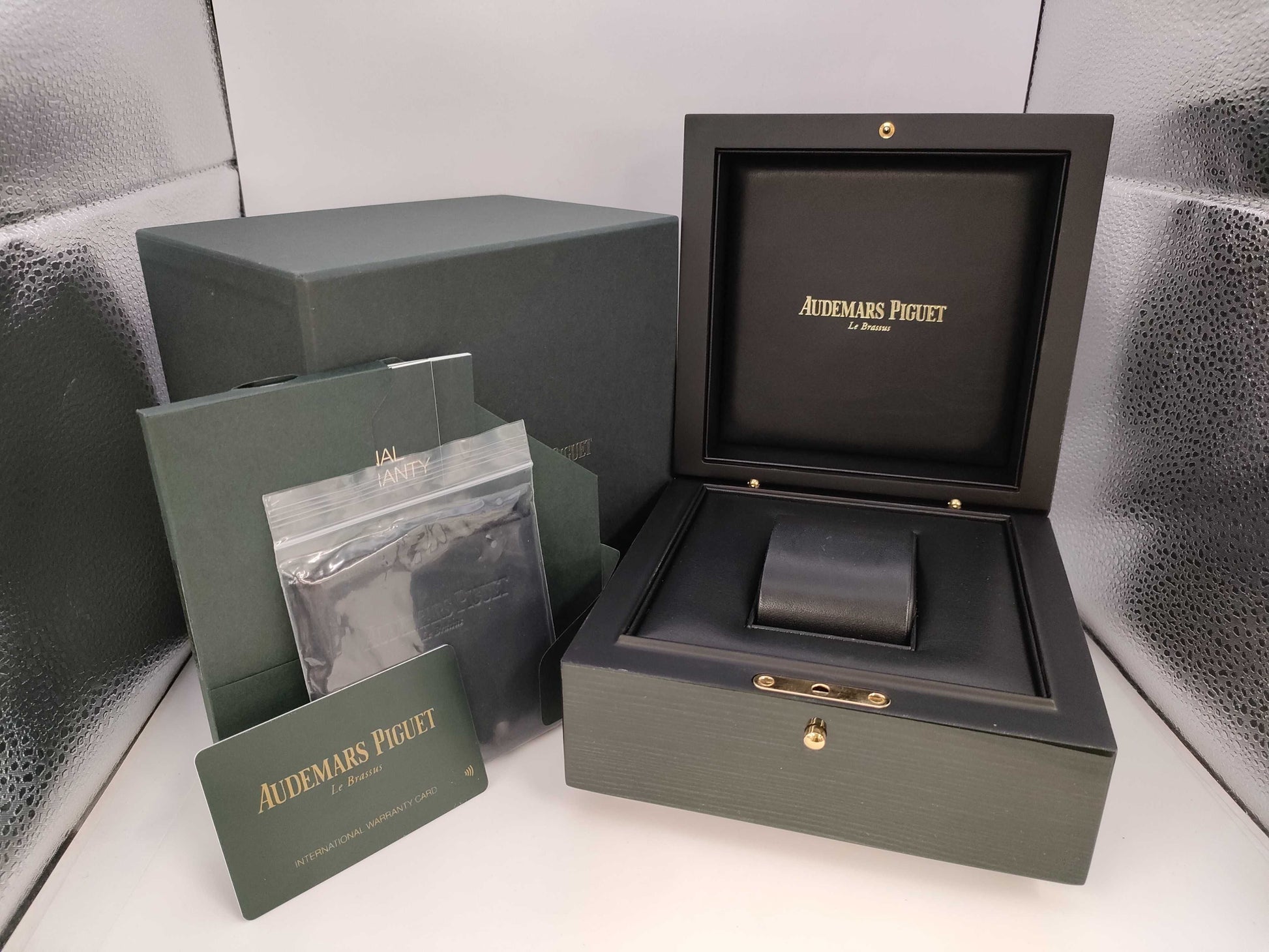 AUDEMARS PIGUET 15450ST.OO.1256ST.02 FL4032C Gray Dial Men's Watch