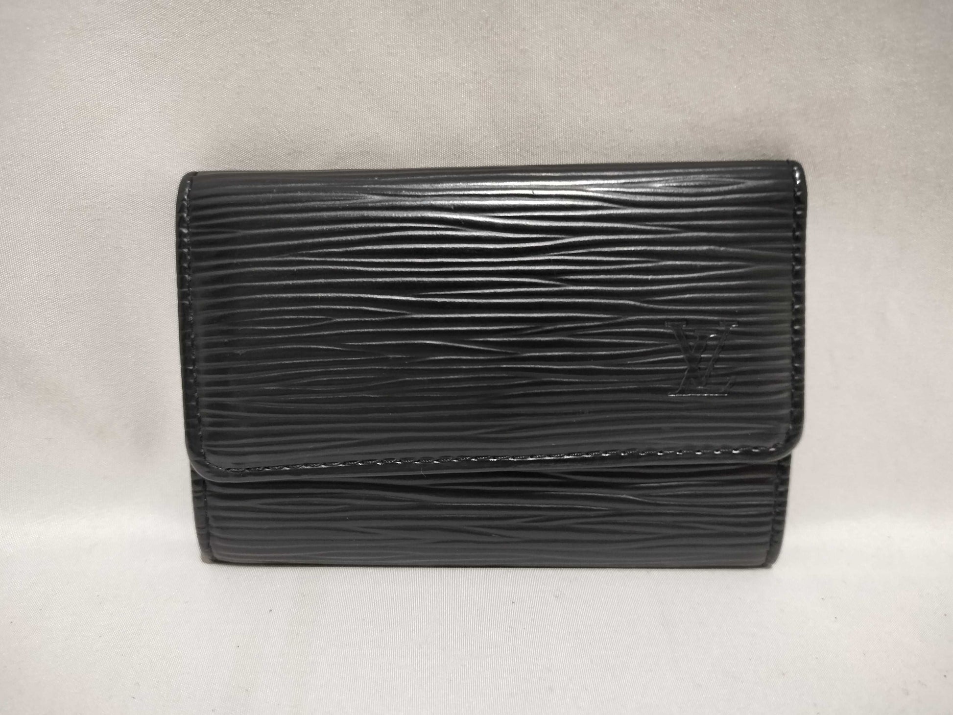 LOUIS VUITTON Epi Multicle 6 Key Case, Black