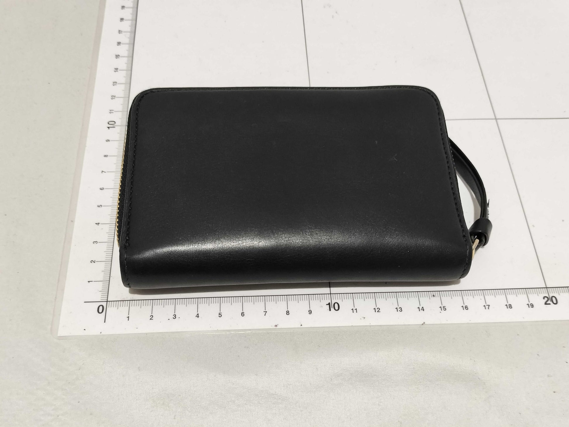 JIMMY CHOO Round Zip Wallet