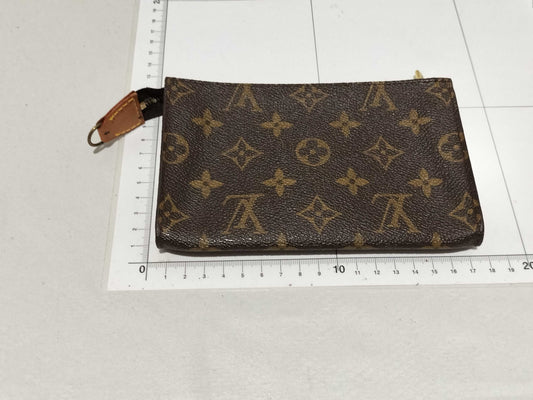 LOUIS VUITTON Monogram Bucket Pouch Pouch
