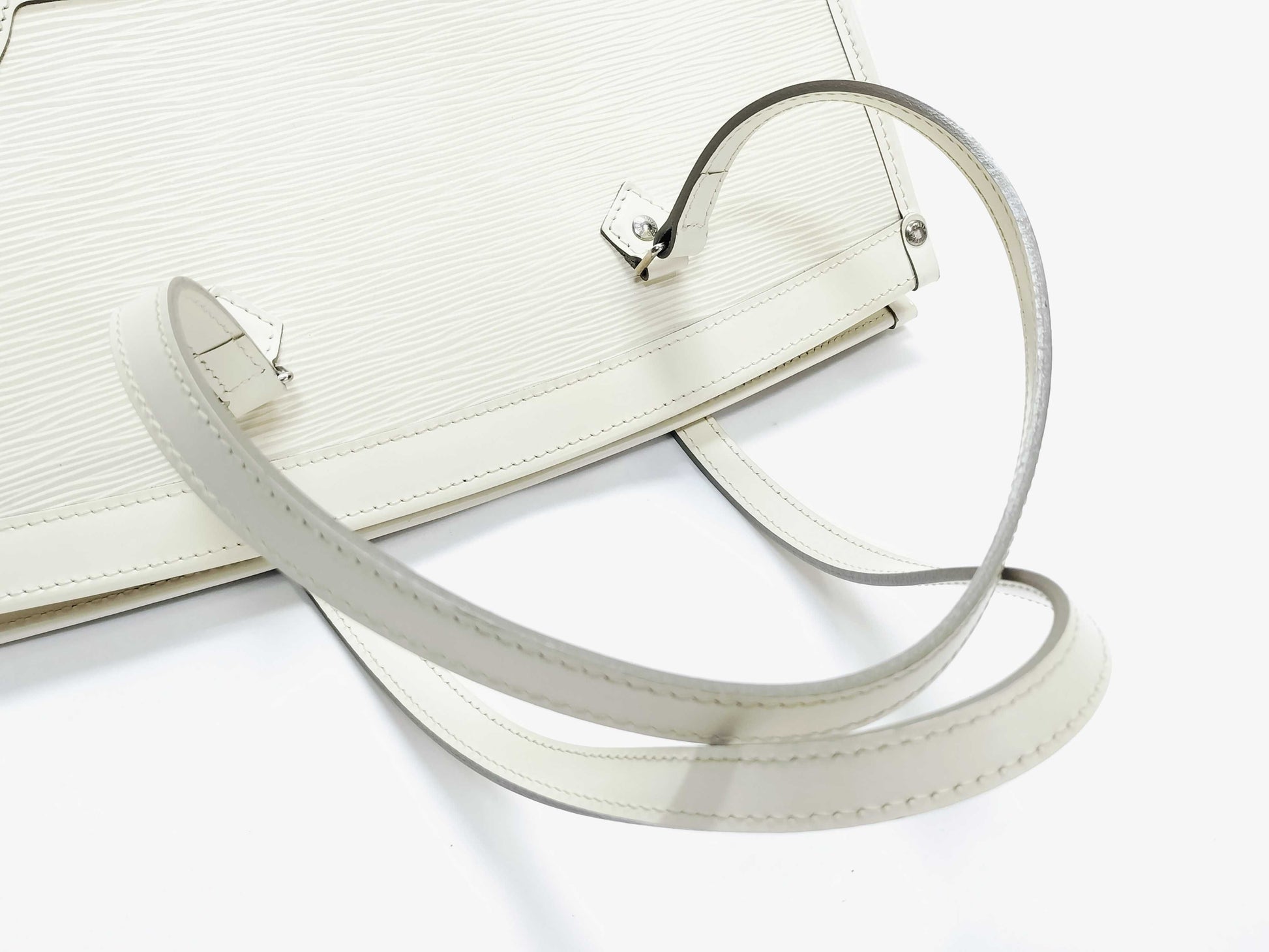 LOUIS VUITTON Epi Madeleine Handbag
