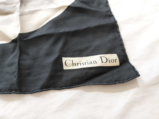 Dior tagless scarf